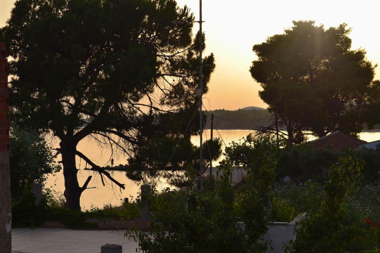 Lemon Beach Front Apartment, Nikiti Dış mekan fotoğraf